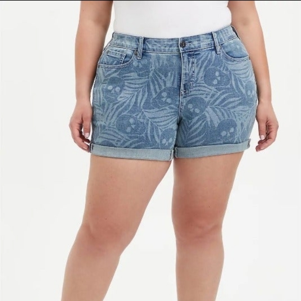 Skull midi shorts